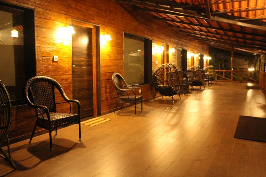 Shangri La Jungle Village Molem Exteriör bild